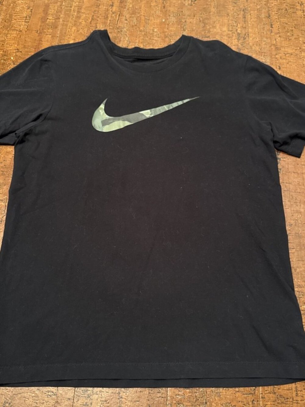 The Nike Tee Men’s Medium Dri Fit Black Short Sleeve T-Shirt